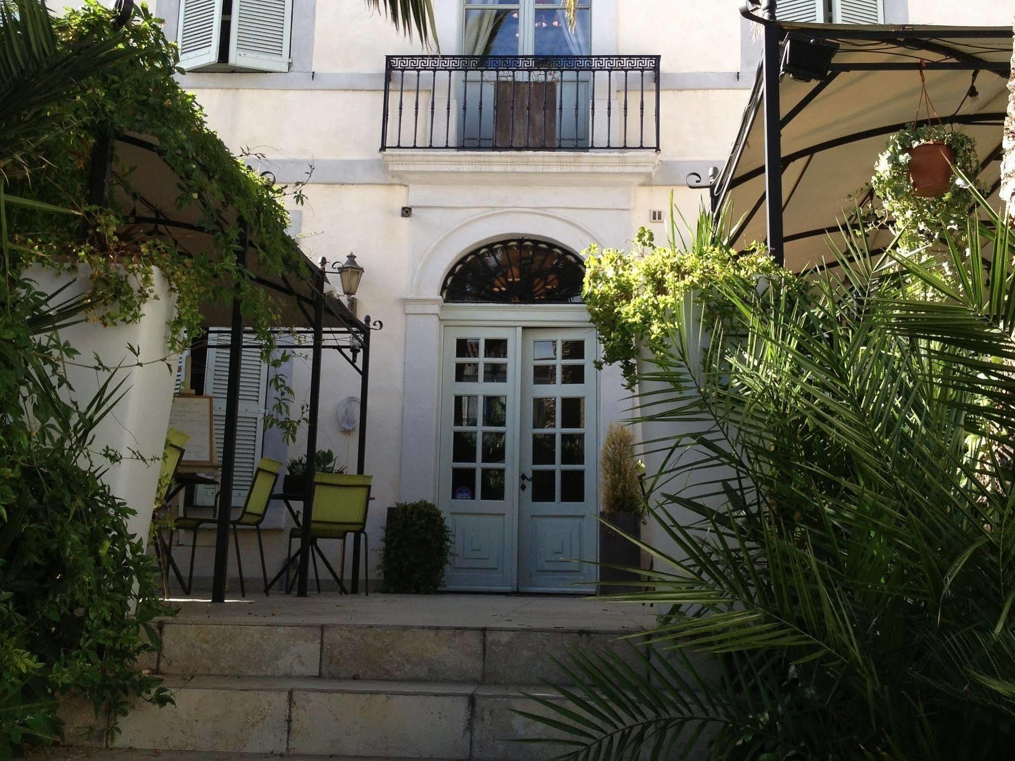 Chambres D'Hotes - Bed And Breakfast Les Palmiers Mèze Екстериор снимка